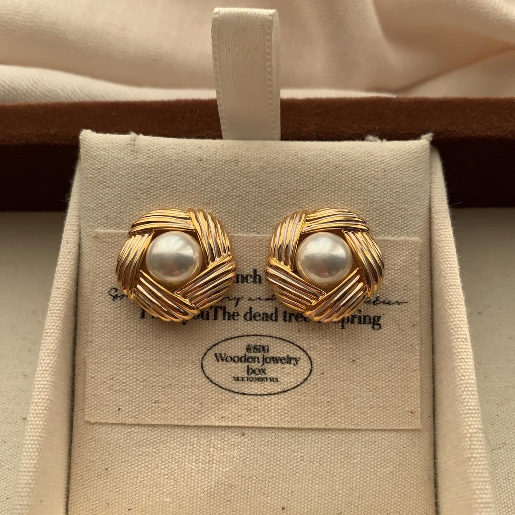 Gold Three-Dimensional Woven Pearl Stud Earrings French Retro Light Luxury Texture High-End Sense Fashion Three-Dimensional Personality