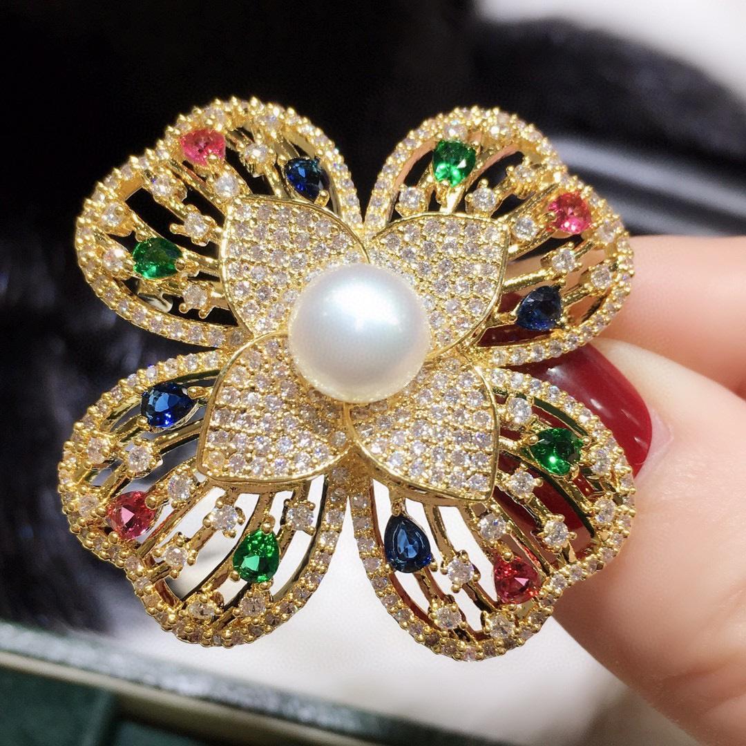 Manufacturer Custom Freshwater Pearl Four-Leaf Clover Brooches Children s Ladies Luxurious Fashion Wedding Party Gifts White Pearl&14K Gold Plated