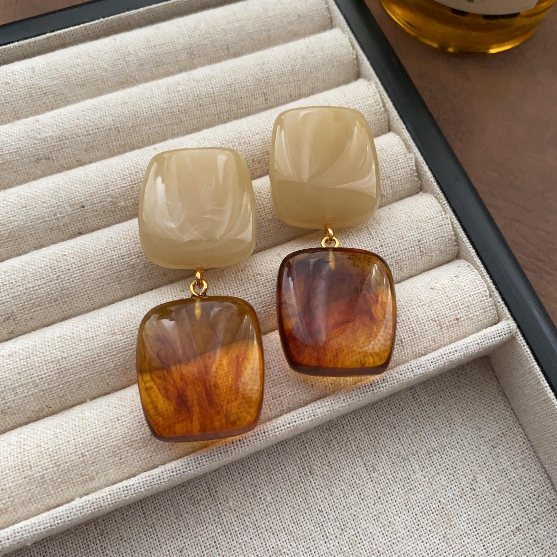 

Корейские двухцветные серьги-подвески квадратной формы с текстурой смолы - Ретро элегантный стиль