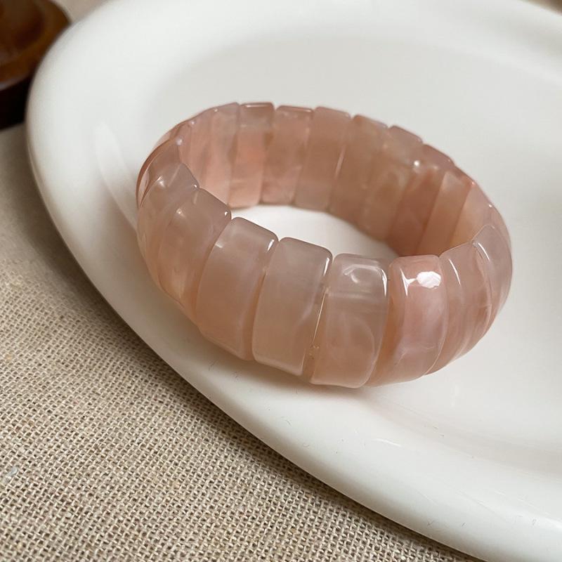 Geometric Open Bangle: Luxurious Modern Bracelet with Minimalist Chic