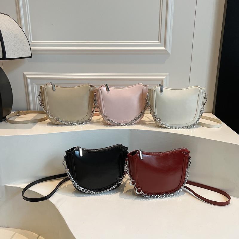 Fashion casual solid color chain dumpling bag spring trend messenger bag women's new armpit single shoulder messenger bag