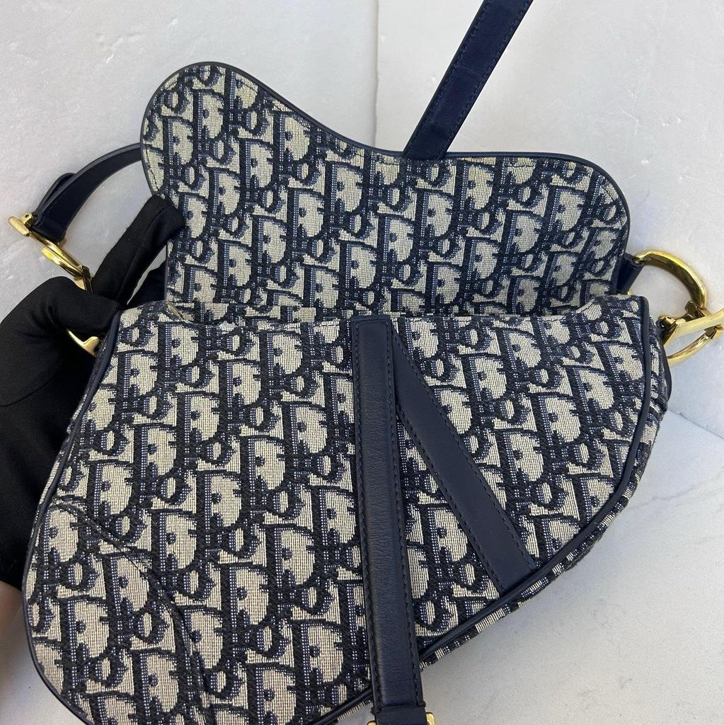 [Pre-Owned] Saddle Removable Adjustable Shoulder Strap Magnetic Buckle Closure Printed Saddle Bag Crossbody Bag Fabric Handbag Sho - Very Good #J7OH9S