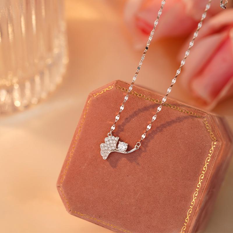 Colier Frunză de Caise, Nișă, Stil Luxos Lejer, Fată la Modă pentru Navetă, Lanț Claviculă Literar și Artistic Japonez și Coreean