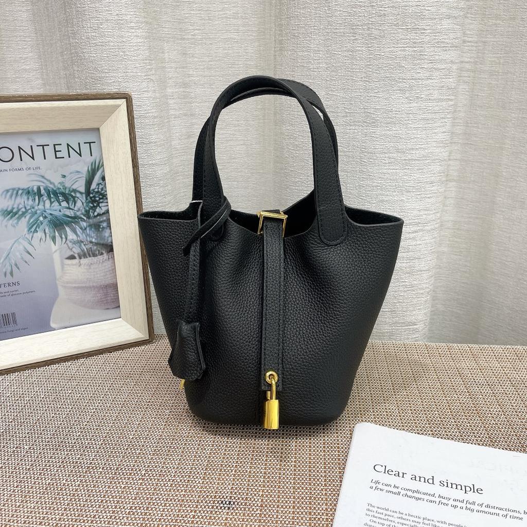 Large Capacity First-Layer Cowhide Vegetable Basket Bag, High-End Light Luxury Versatile Handbag