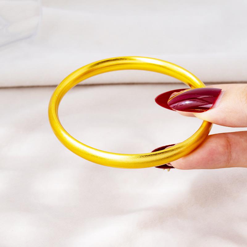 Vintage Vietnamese Sand Gold Frosted Bangle - Elegant Loach Back Design, Long-Lasting Color Jewelry.