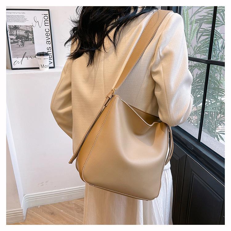 Ретро сумка большой вместимости женская 2024 новая летняя сумка-ведро модная и простая — фото 9