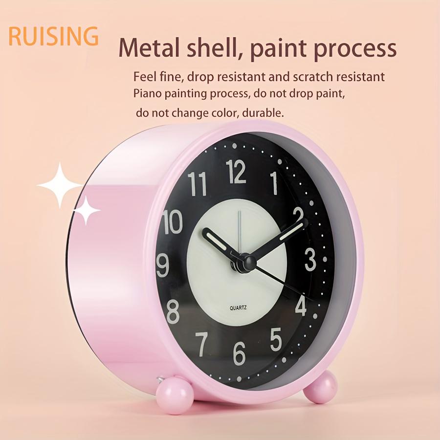 A 4inch Silent Luminous Battery Alarm Clock, No Ticking Sound, Night Light Design, Table Clock, Metal Material, Suitable for Students, Deep Sleepers
