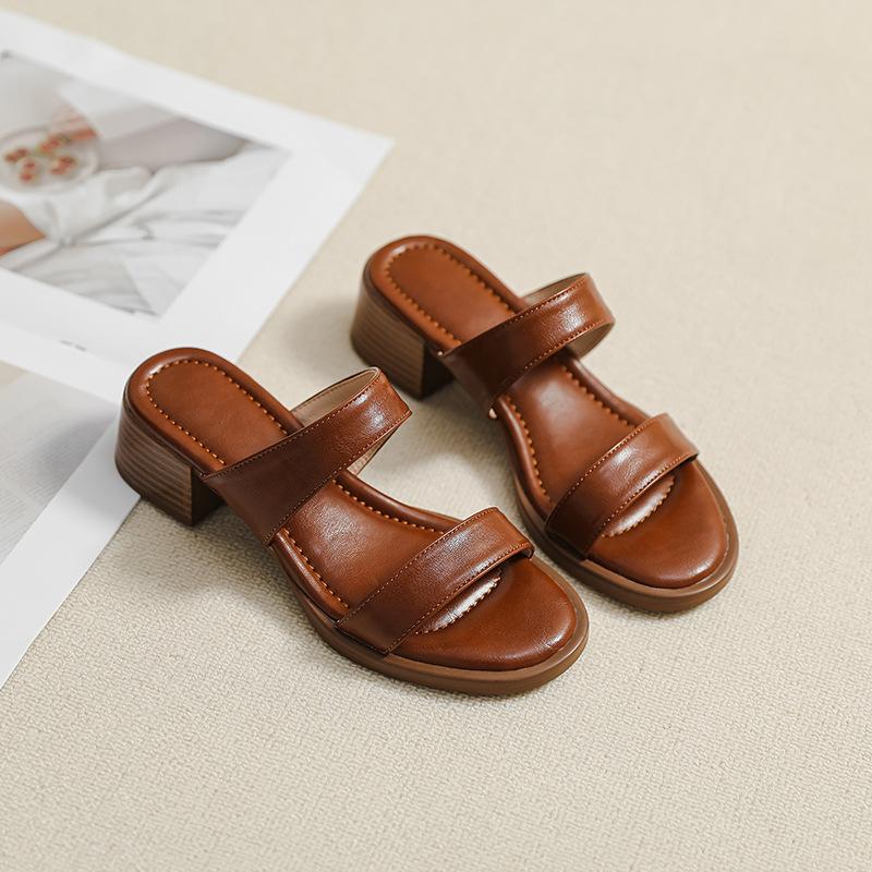 French Retro One-strip Summer New Slippers for Women with Thick Heels and Soft Sole, No Fatigue, Mid-heels and Outer Sandals