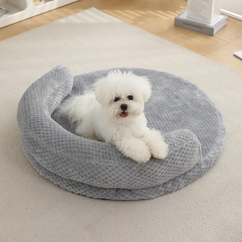 Luxury Pet Bed For Dogs With Soft Plush Material And Warmth Technology For Indoor Comfort