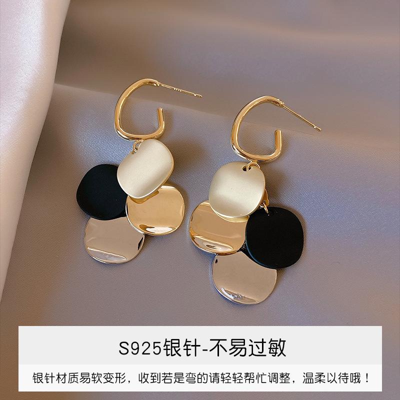 Серьги-гвоздики Круглые Серьги Дизайнерские Серьги Серьги с Геометрическим Твистом из Блесток с Покрытием из Настоящего Золота