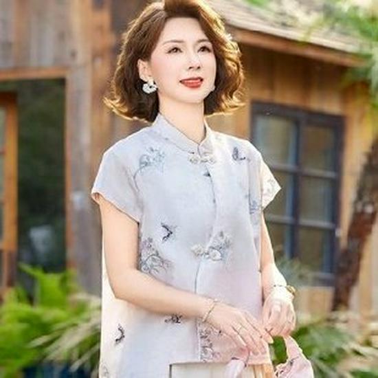 Mom's Stylish Summer Two-Piece Set: Mid-Aged Women's Chinese Style Short-Sleeve Shirt + Skirt Pants.