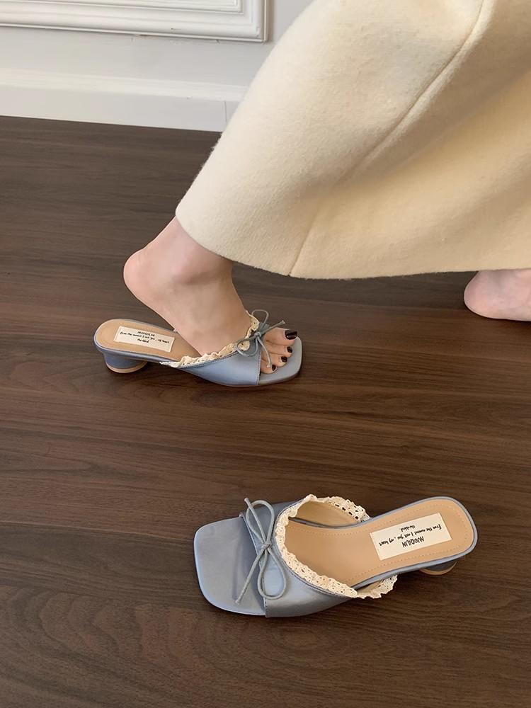 

Outer wear 2025 summer new square head thick heel sweet gentle lace fairy bow low heel cool slippers 40 синій