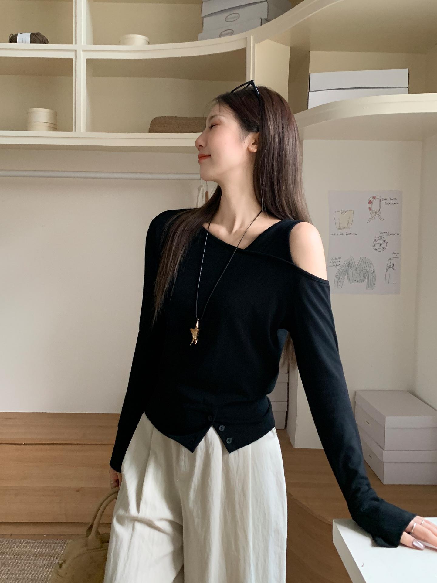 

Design sense Chic temperament diagonal shoulder long sleeve T-shirt women s autumn new irregular open split shoulder top S