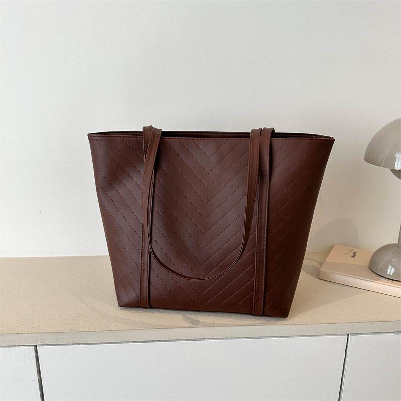 Chic Pu Leather Shoulder Bag For Women Spacious And Fashionable Design