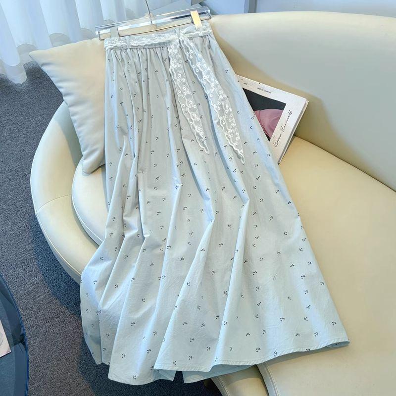 

Женская летняя юбка А-силуэта из мягкой ткани «молоко-соль» в голубой цветочек - Макси с высокой талией, драпировкой, прилегающая, с расклешенным подолом XL синий