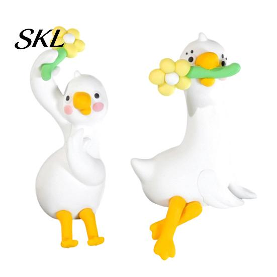 Dekorationsartikel für den Arbeitsplatz Harz-Enten-Dekor für Schreibtisch Auto-Armaturenbrett TV-Monitor, Mini-Kompaktes Zubehör-Figur, Niedliches mit Blume haltendes Ornament,