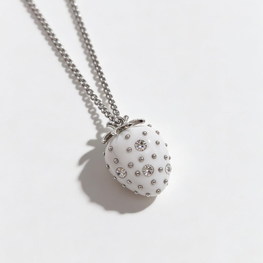 Fashion White Red Strawberry Zircon Minimalist Cute Sweet Luxury Long Necklace for Women Elegant Creative New Trend Jewelry Gift