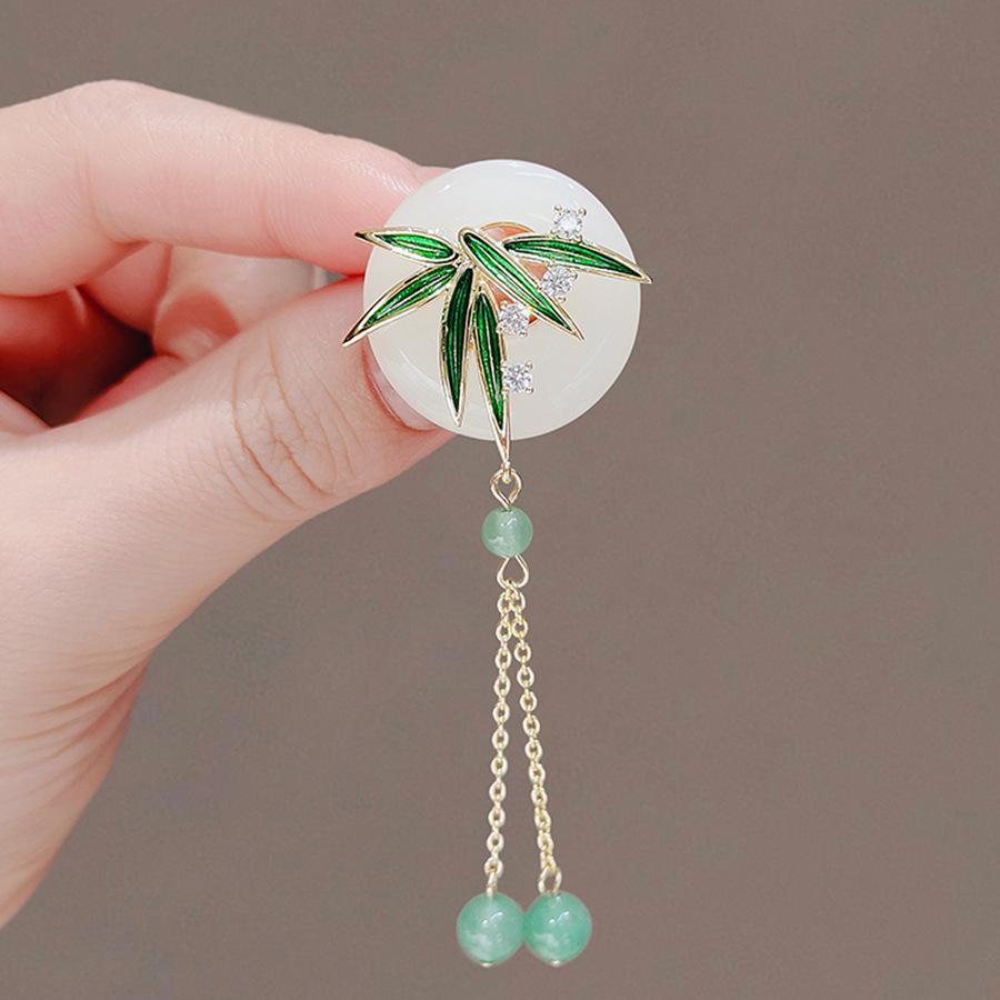 Elegant Pearl Brooch for Women's Suits - High-End Jewelry Pin
