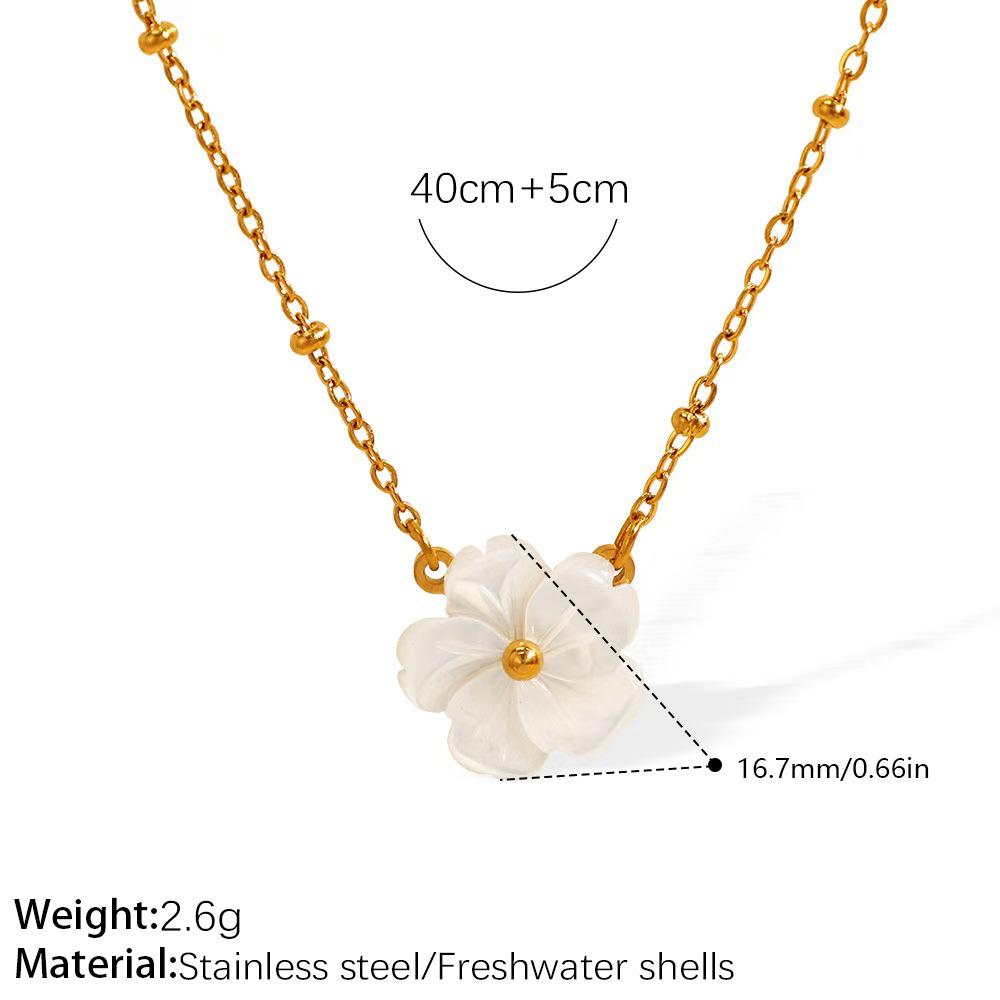 Trendy Retro Round Brand Engraved Rose Pendant Necklace Fashionable Simple Versatile High-End Necklace