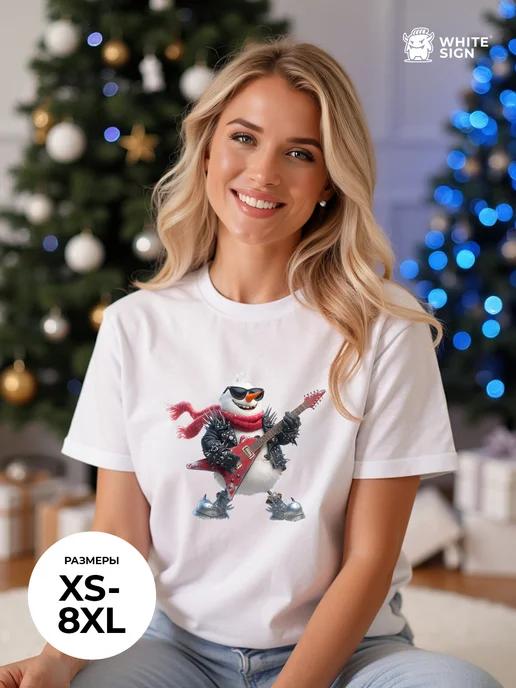 Oversized Christmas T-shirt: Snowman with Guitar S