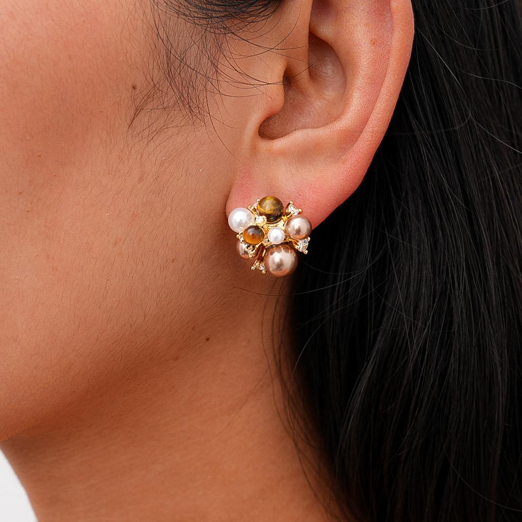 Náušnice s tygřím okem, zirkony a květem z imitace perel na stříbrné jehličce, Maillard podzimní a zimní retro náušnice.