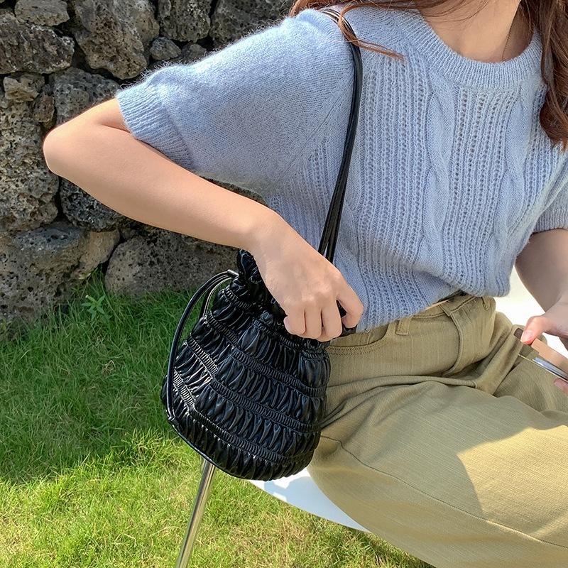 IELGY Women's Shoulder Bag, Large-capacity Personalized Trend Bucket Bag, Drawstring PU Soft Leather Creative Pleated Bag