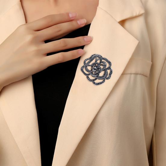 Women Brooch Hollow Flower Shape Rhinestone Anti-slip Bag Coat Collar Hat Scarf Decoration Clothes Pin Party Prom Garment Jewelry