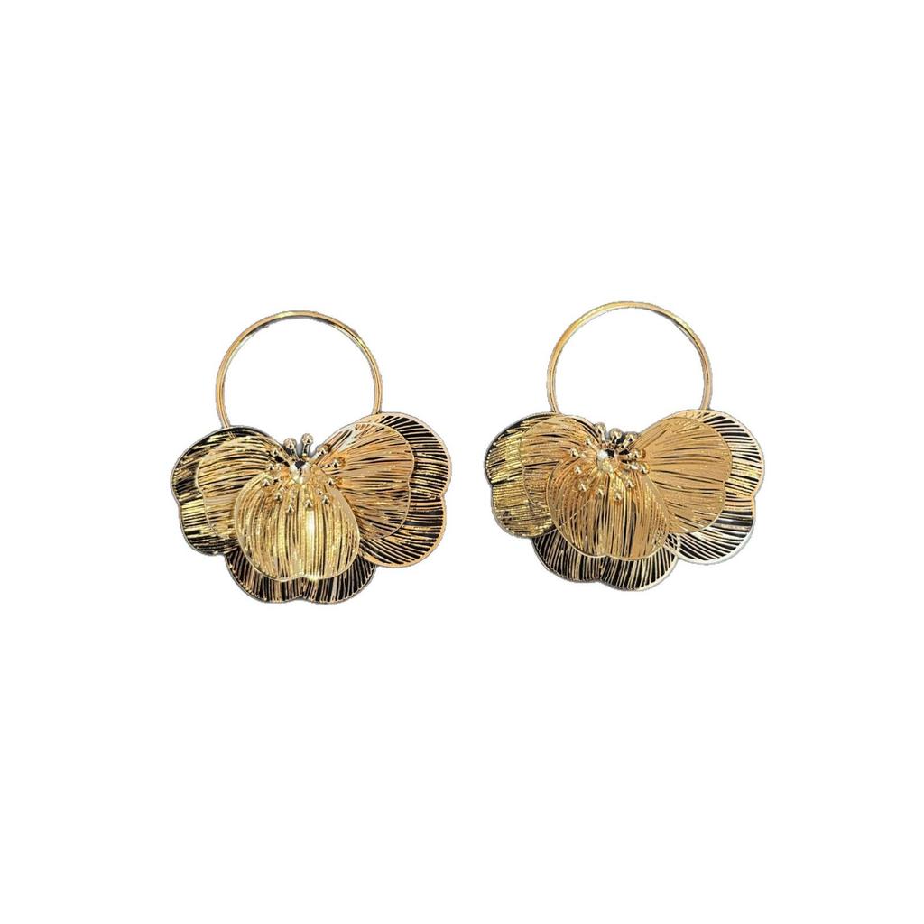 Seaside Vacation Floral Stud Earrings for Women – Elegant Niche Design