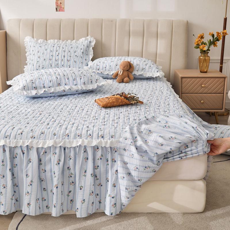 Lace Ruffle Edge Printed Bed Skirt Flower Pattern Quilted Thickened Bed Cover Three Piece Non Slip Dustproof Bedding Set
