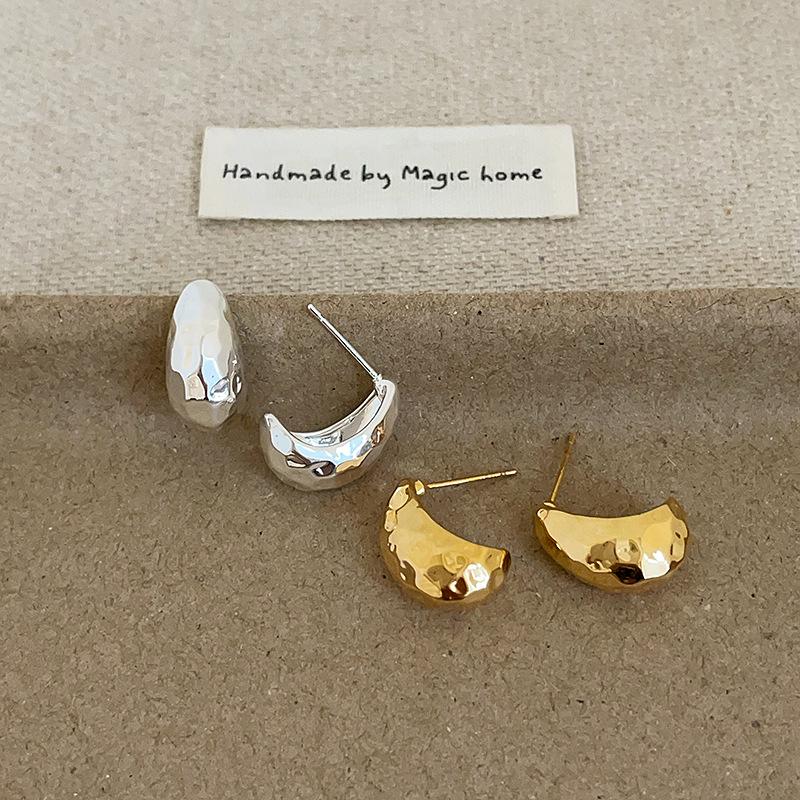 Exquisite High-End Textured Bean Metal Stud Earrings for Women: Versatile & Fashionable Accessories