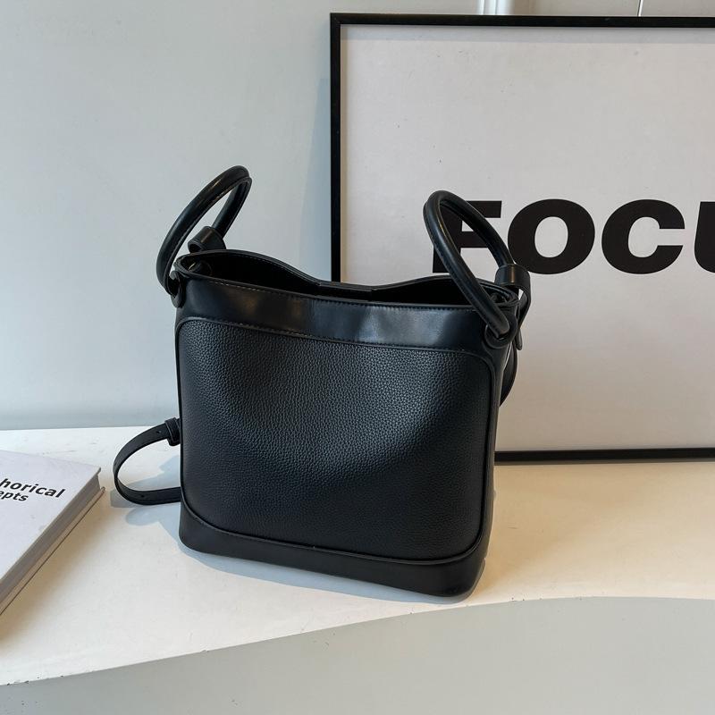 

Городская текстура большая вместимость сумка-ведро 2025 весна новая женская сумка темперамент контрастный цвет плечевая сумка-мессенджер чёрный