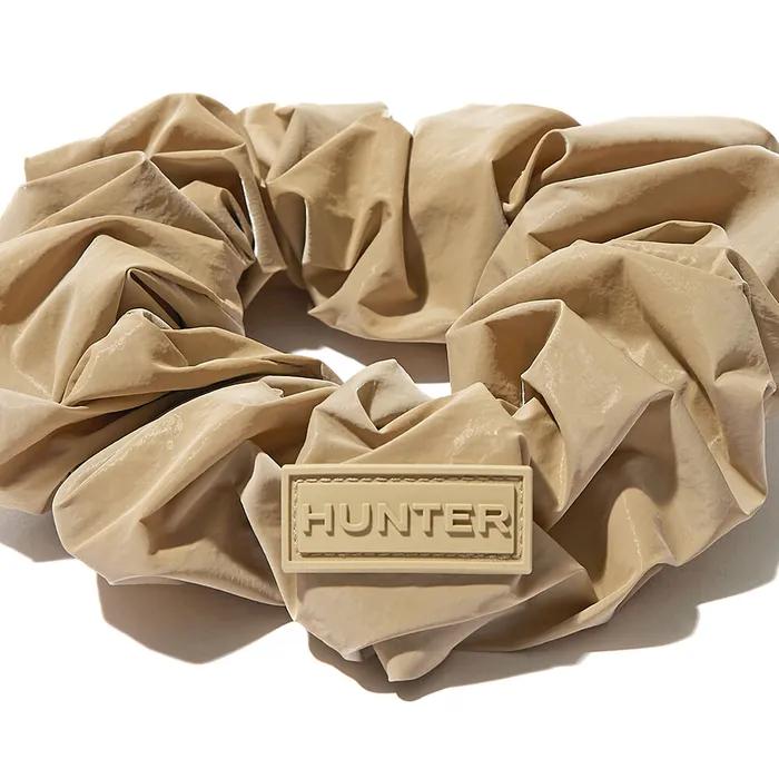 [WOMEN] GLOSSY Hair Scrunchie - Beige HDW0001CZZBEI