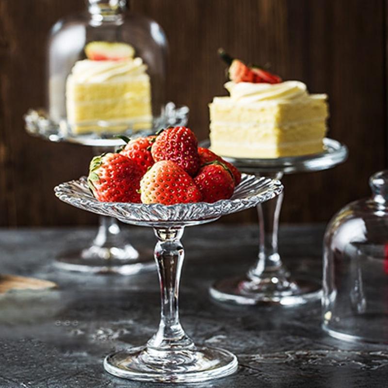 Servierplatte aus Klarglas mit hohem Fuß und Kuppelhaube, Cupcake-Ständer zur Präsentation von Süßwaren und Leckereien