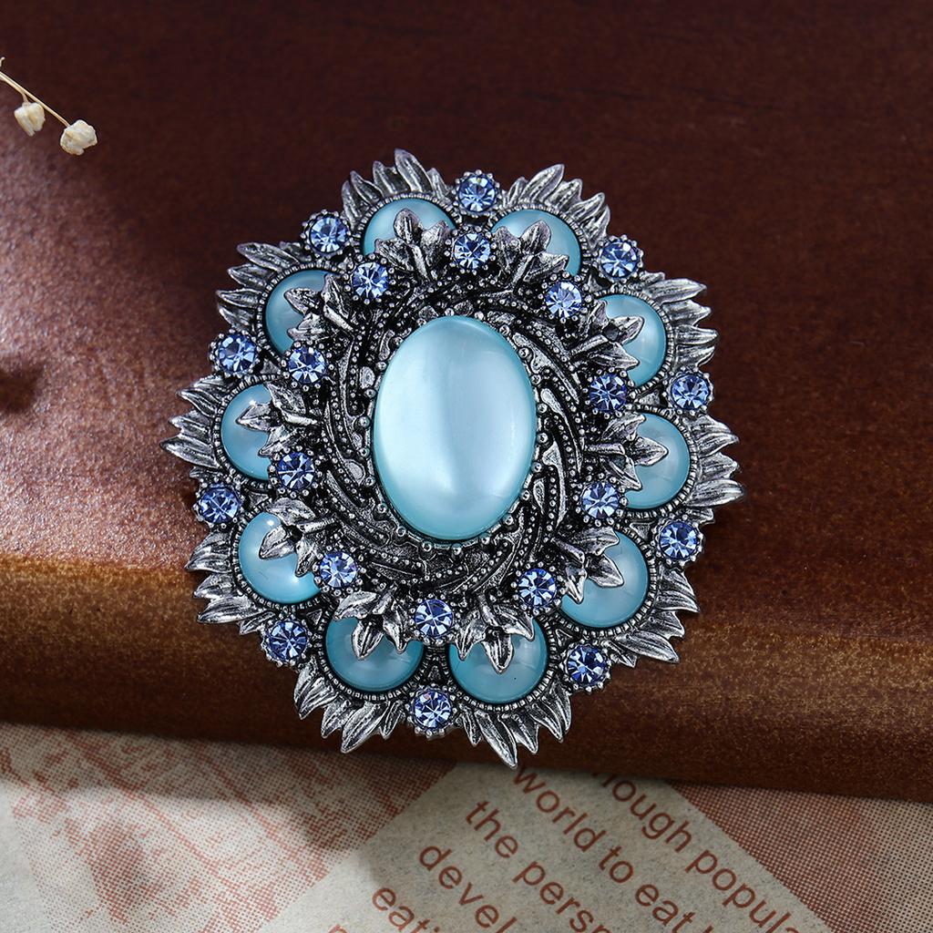 Court Style Exquisite Luxury Christmas Brooch Alloy Oval French Niche High-End Design Pin Clothes Accessories