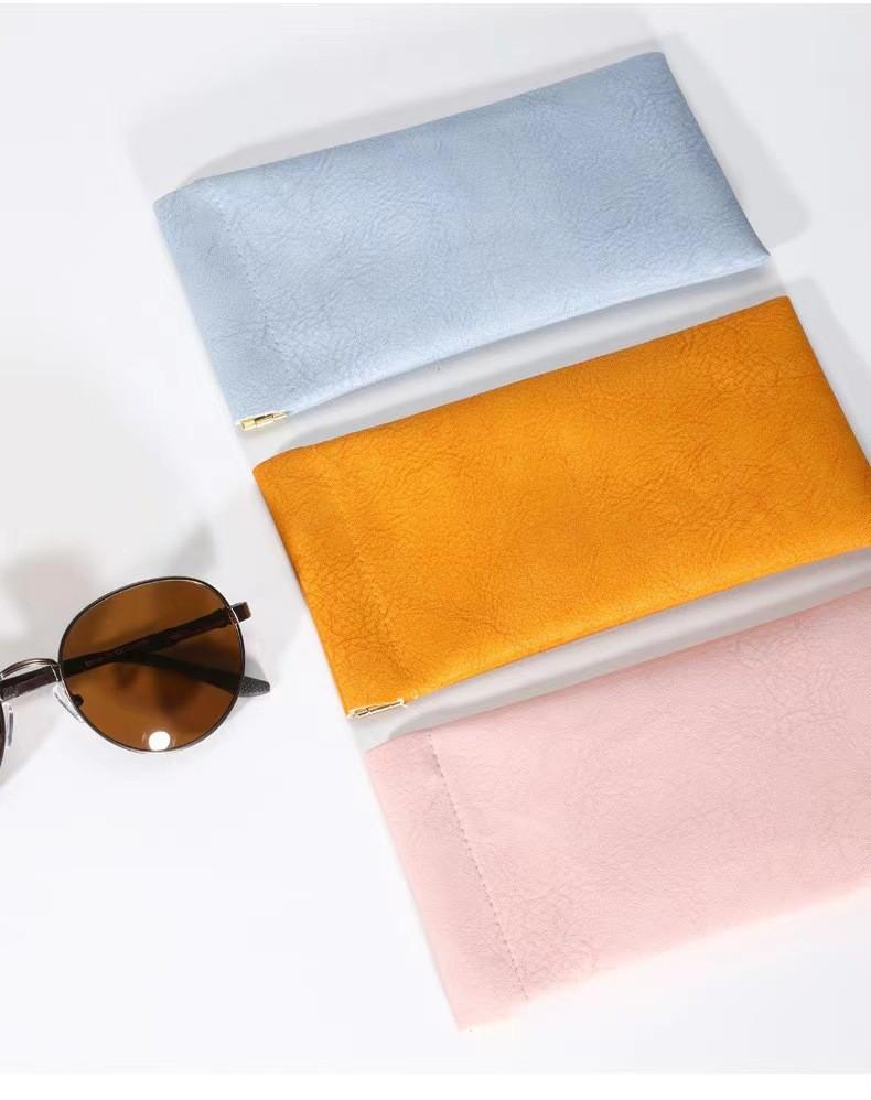 Custodia in Pelle per Occhiali con Chiusura a Scatto e Coulisse Elastica per un Facile Utilizzo