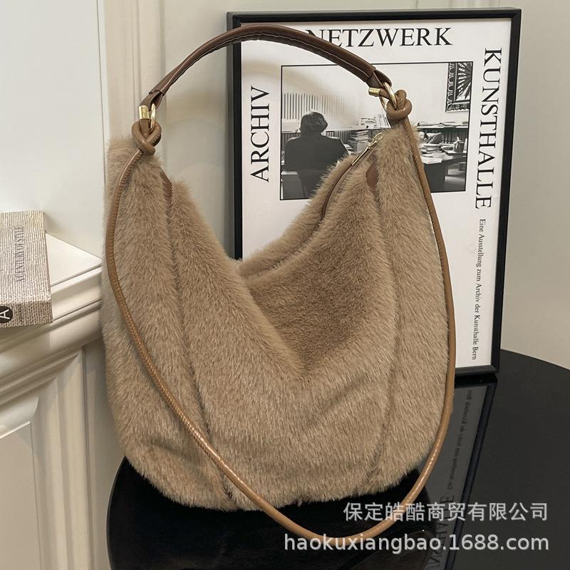 New plush bucket tote bag women's 2025 fashion foreign high-end shoulder bag niche trend casual women's bag