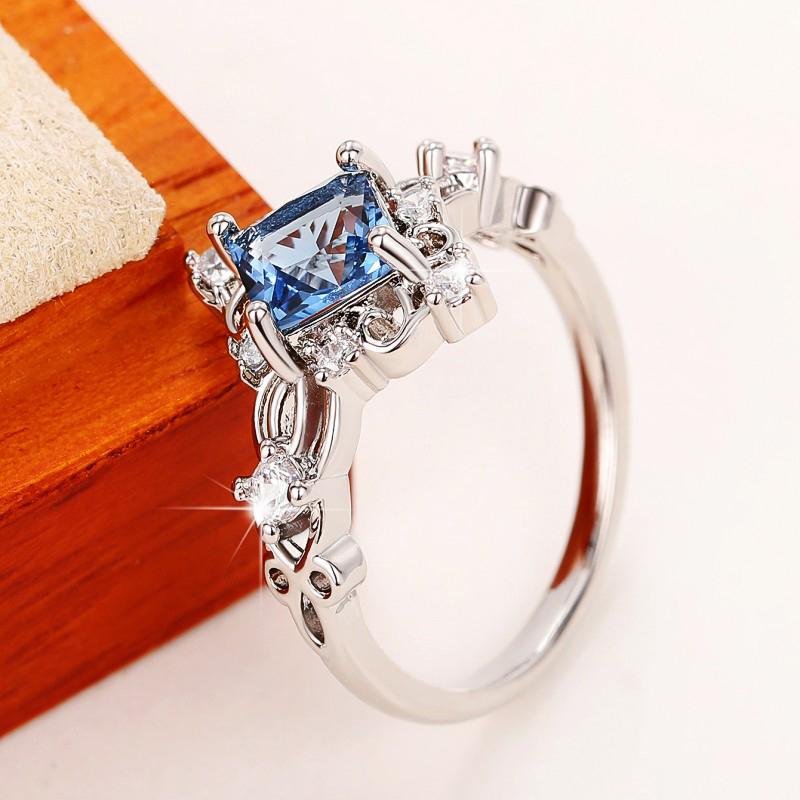 Huitan Einzigartige Prinzessschliff Blaue Zirkonia Ringe Farbe Luxus Trendige Accessoires für Frauen Hochzeit Verlobungsschmuck