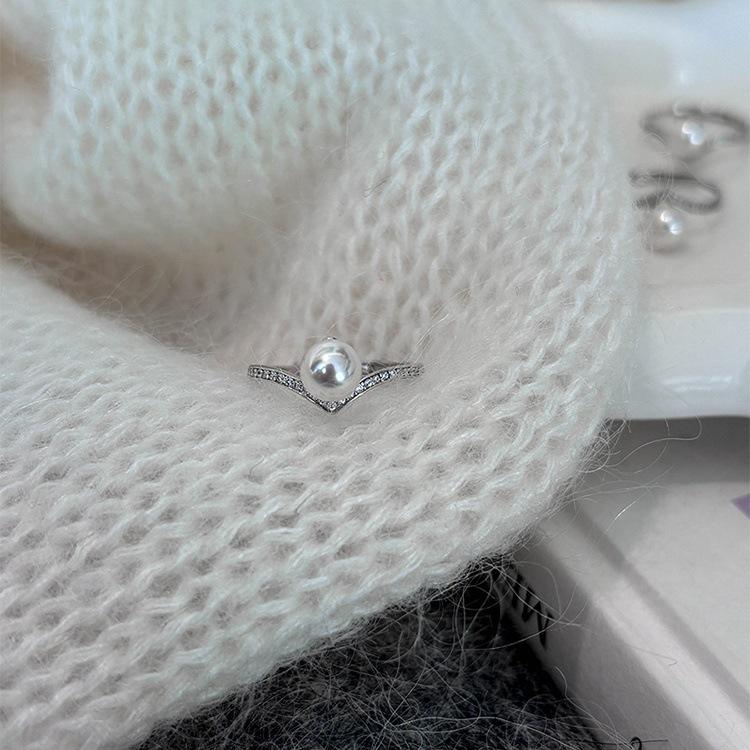 V-Shaped Pearl Diamond Ring - Adjustable Luxury Gift for Women