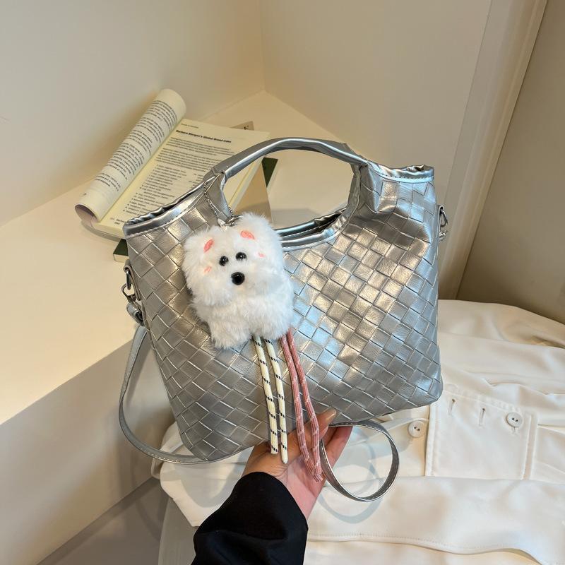 Sense niche woven bag 2026 autumn and winter new fashion messenger bag women's niche shoulder handbag