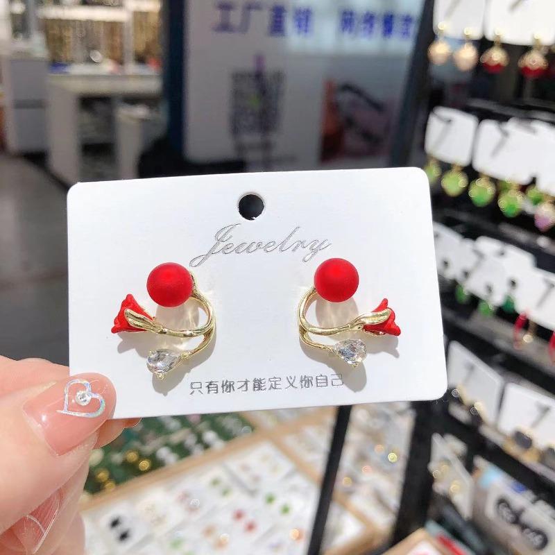 Koreanische Blumen-Steckohrringe für Damen Exquisite Vielseitige Imitationsperlen-Fischschwanz-Ohrringe Hochzeitsparty-Schmuck
