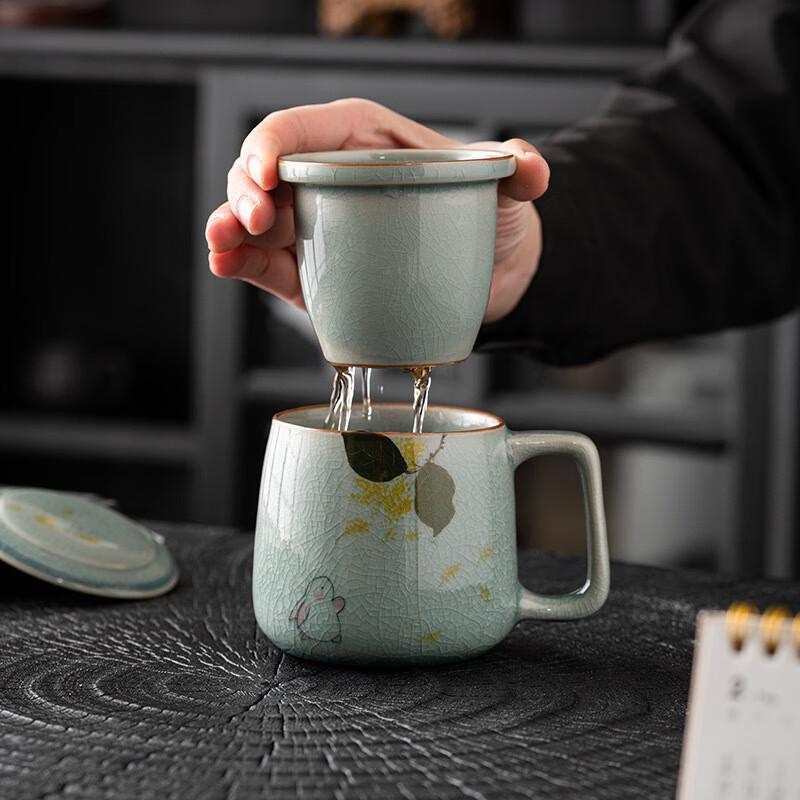Hand-Painted Jade Rabbit Ceramic Mug with Lid