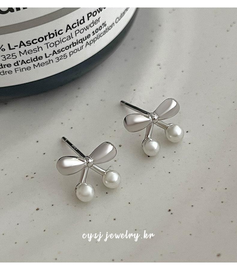 Cui Yan S925 Sterling Silver Korean Sweet Cherry Pearl Stud Earrings - Women's Simple, Exquisite Ear Jewelry.