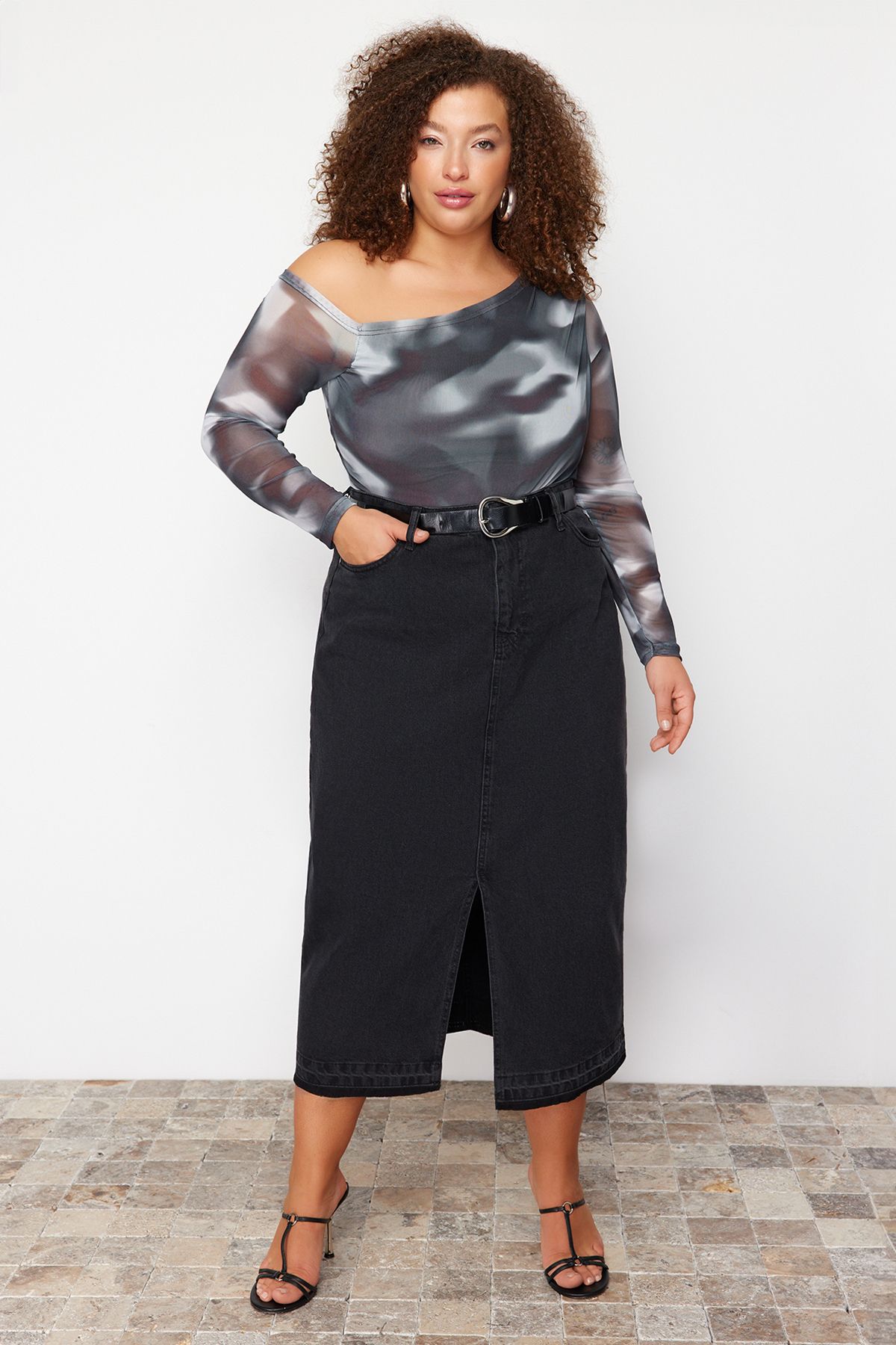 

Women s Style Plus Size Anthracite Tulle Lined Asymmetrical Collar Knitted Blouse 2XL