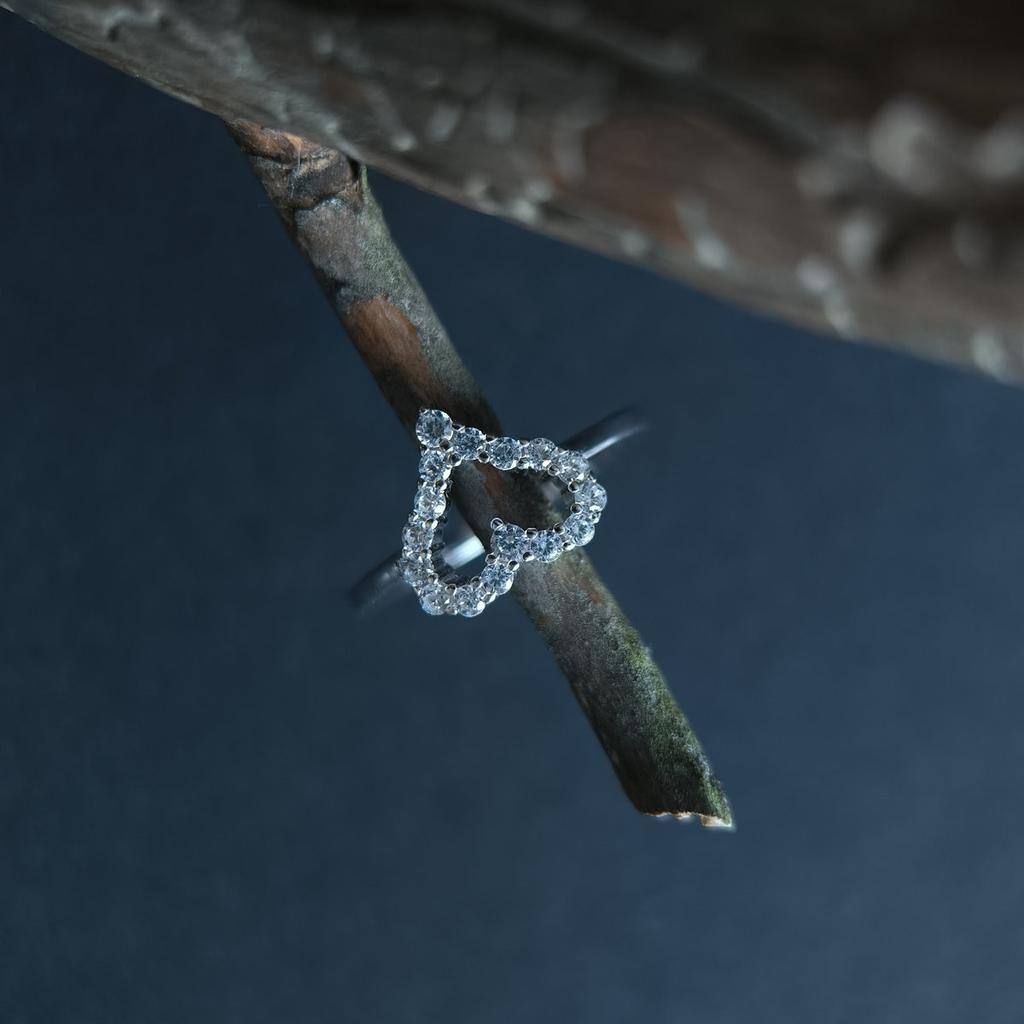 Серебряное кольцо с фианитами, вес изделия 2,07 гр (2207894)