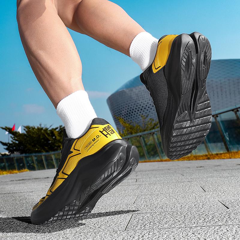 Men's casual fashion four seasons breathable outdoor sneakers light soft-sole speed running shoes students racing sports shoes