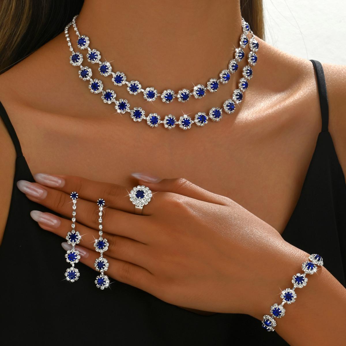 

Аксессуары, Свадебные аксессуары, комплект из двух бриллиантовых ожерелья и серег «Подсолнух», одна часть