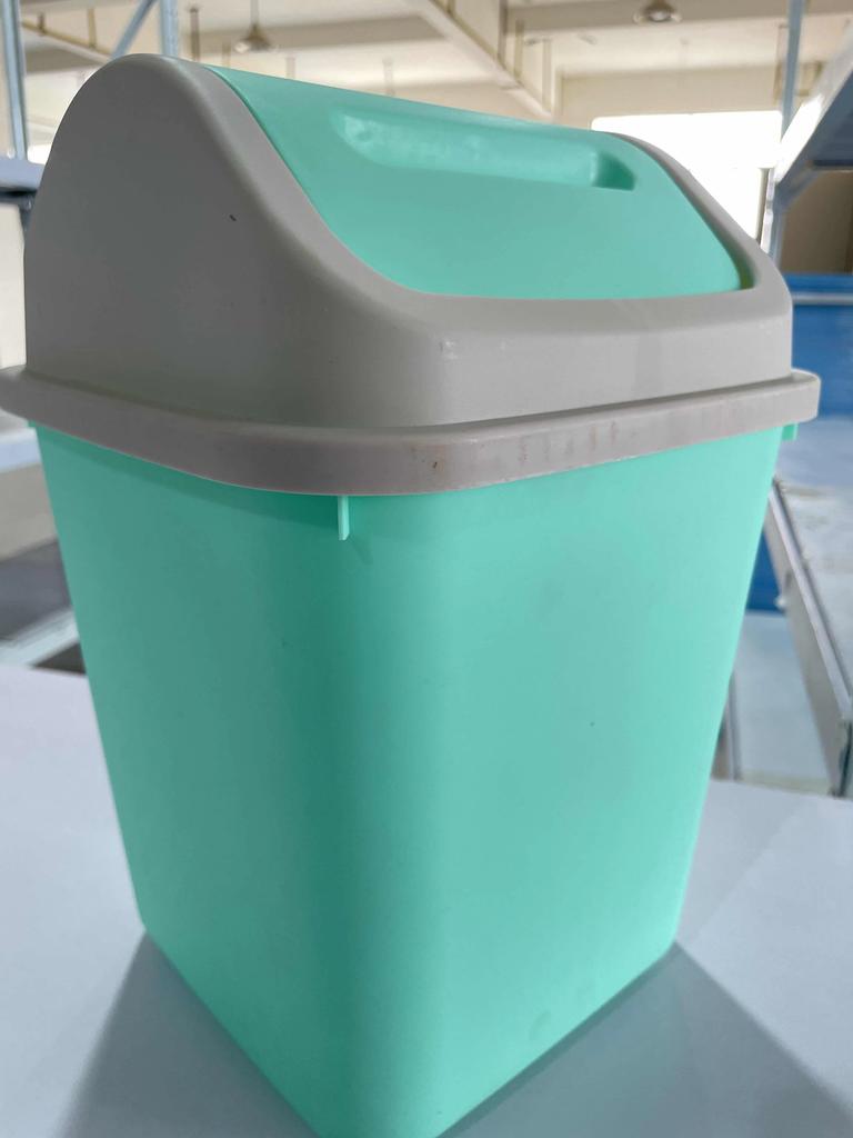 Plastikowy Kosz Klasyfikowany z Wahadłową Pokrywą Domowy Kosz na Śmieci Odpady Kosz na Śmieci Kuchenny Kosz na Papier