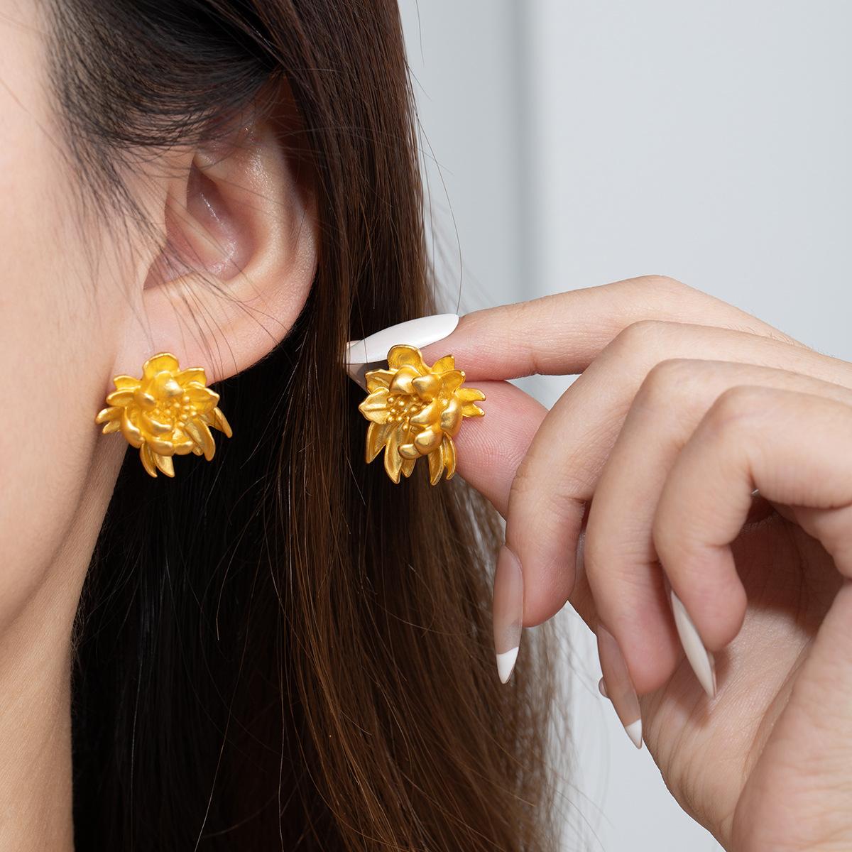 Sand Gold Daisy Stud Earrings Niche Fresh Flower Earrings Earrings Light Luxury High-End Temperament Earrings