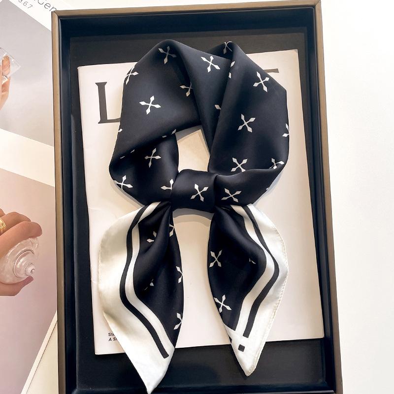 New Fashion Cat Print Satin Square Silk Scarf for Women Hand Bag Wrist Wraps Lady Scarves Shawl Neckerchief Foulard Luxury