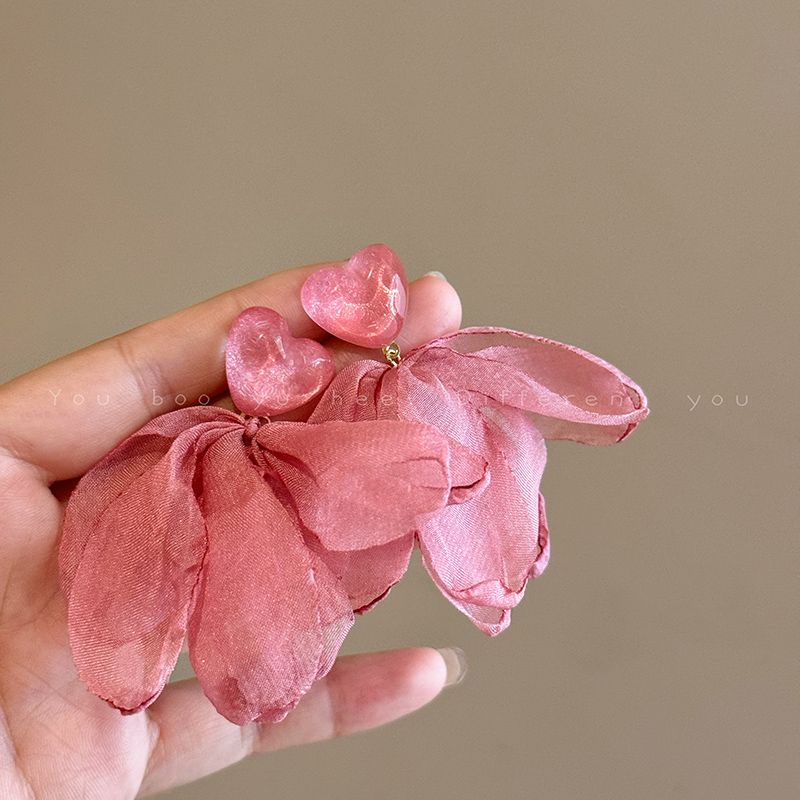 

Летний Приморский Женский Классический Элегантный Чтобы Сделать Круглое Лицо Худощавым Лепестки Sweet powder Heart petals-silver needles